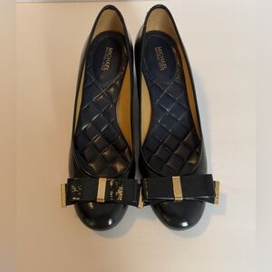 Michael Kors Kiera Bow Pump Women’s 
Navy Blue Size: 9M
